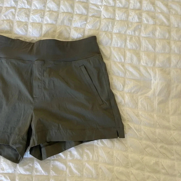 Althleta Olive green Trekkie North shorts - Picture 4 of 8